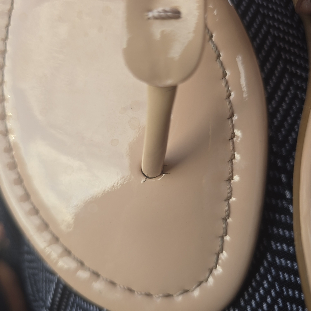 Tory Burch Patent Logo Thong Sandals in Blush Nude - Picture 9 of 11